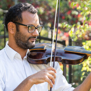 Photographie portrait de Akel Fares, professeur de violon