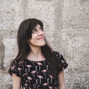 Photographie portrait de Louise Akili, professeur de piano