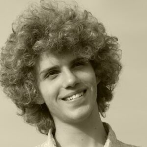 Photographie portrait de Raphaël Bougy, professeur de violoncelle