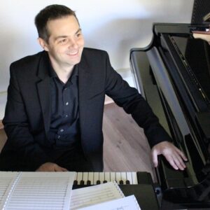 Photographie portrait de Éric Ballet, professeur de piano