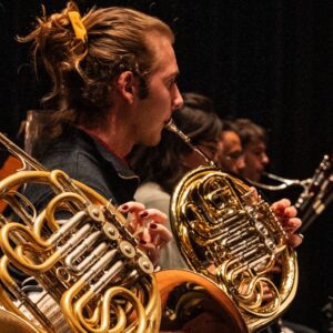 Photographie portrait de Guillaume Renévot, professeur de cor d'harmonie