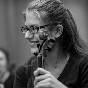 Photographie portrait de Juliette Roeland, professeur de violon