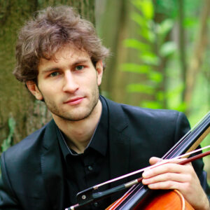 Photographie portrait de Emile Bernard, directeur d'Accordissimo et professeur de violoncelle