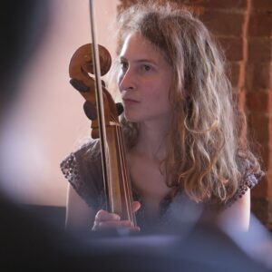 Photographie portrait de Oriane Fohr, professeur de violoncelle