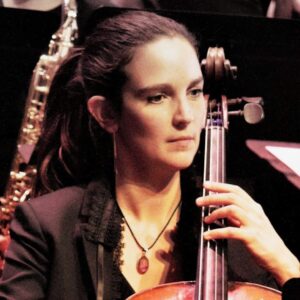 Photographie portrait de Émilie Rose, professeur de violoncelle