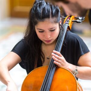Photographie portrait de Catalina Paz Vega Varela, professeur de violoncelle