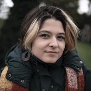 Photographie portrait de Laurine Moullet, animatrice et professeur de violon